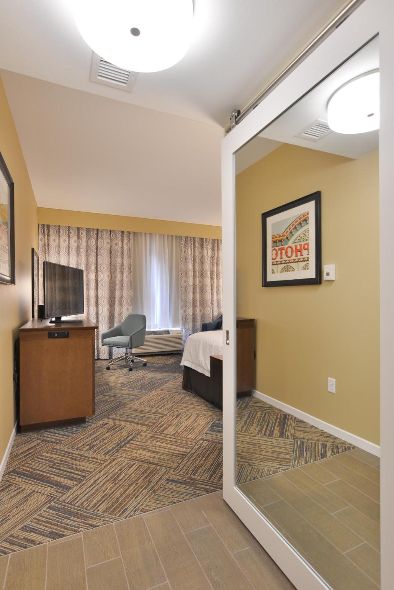 Hampton Inn & Suites Chippewa Falls Exterior photo